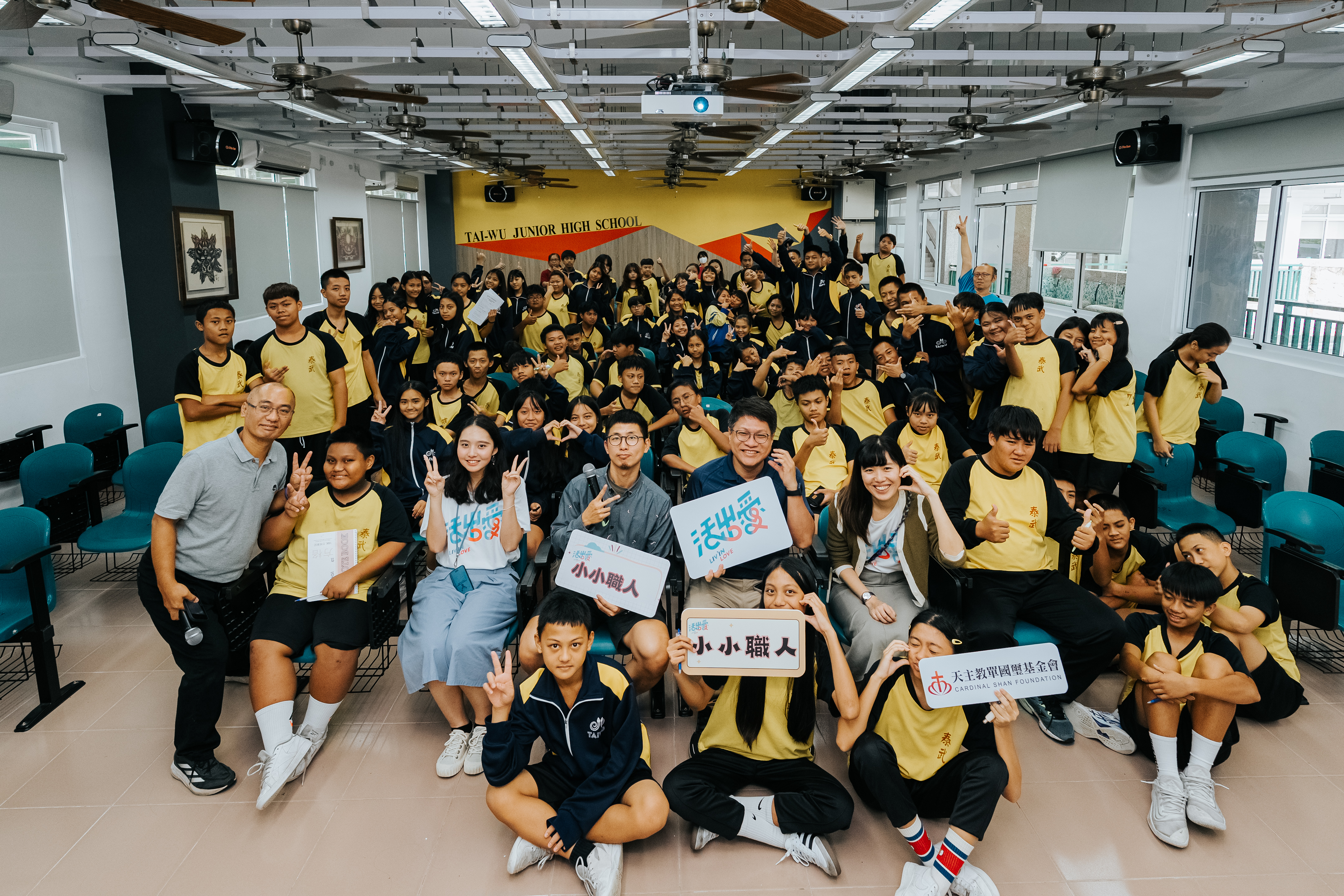 小小職人計畫首度走進泰武國中，從攝影看見職涯的光 天主教單國璽基金會攜手張峻健攝影師，啟發原鄉學子職涯探索